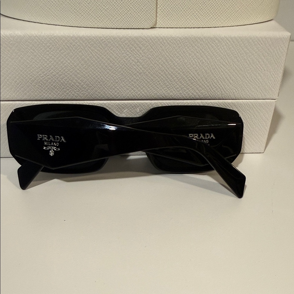 Prada sunglasses NWT - Picture 4 of 6